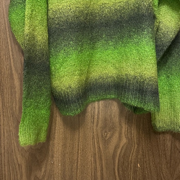 Carbon38 Green ombre Striped Sweater - Picture 6 of 10